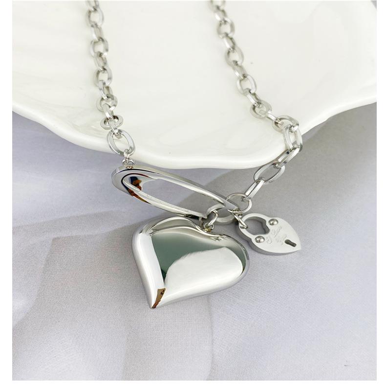 Retro Harajuku-Style Heart Necklace - European & American Influenced Women's Disco Chic Design