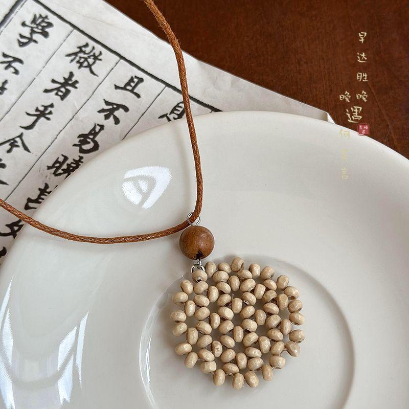 Bohemian flower pendant necklace niche retro versatile collarbone chain fashion temperament high-end jewelry