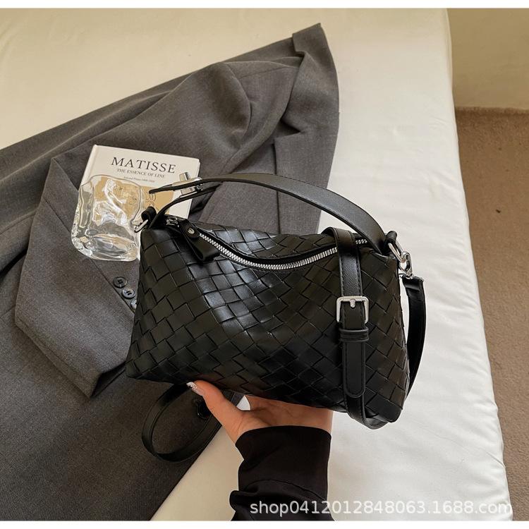 2025 summer new bag women's high-end sense niche hand carry woven pattern single shoulder underarm bag lunch box bag bucket bag