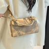 Această Geantă de Mână Pătrată Mică este Simplă, la Modă, Versatilă și Elegantă. Este o geantă crossbody cu un singur umăr