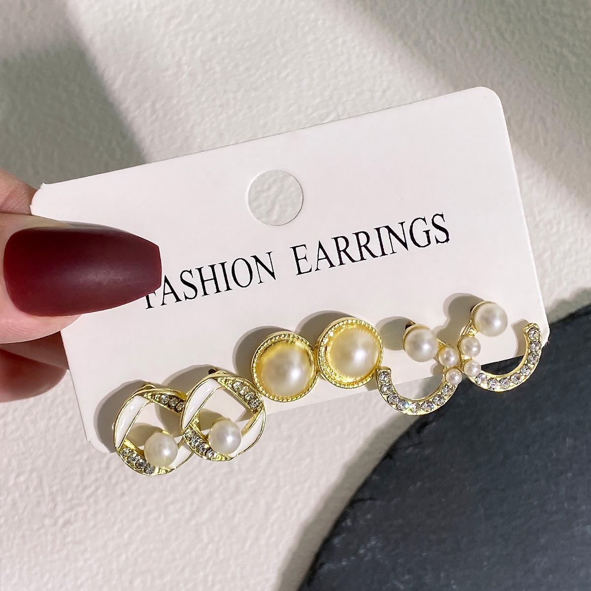 

Элегантные серьги «рыбий хвост» с жемчужной луной и бриллиантовой инкрустацией – модная коллекция Temperament из 3 предметов Alloy