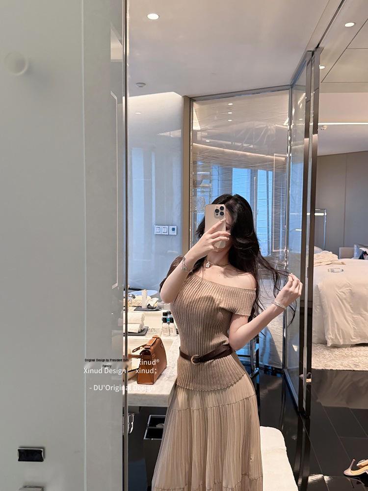 Director Du's Simple & Charming Summer Knitted One-Shoulder Slim-Fit Korean Style Women's Top