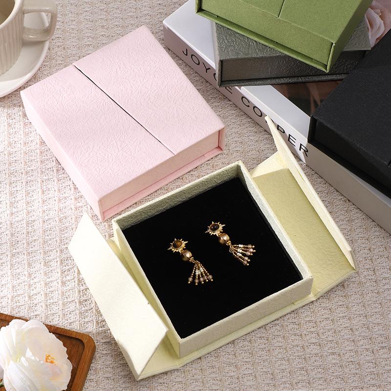 Magnetic Clamshell Jewelry Box for Rings, Earrings, Pendants, and Bracelets