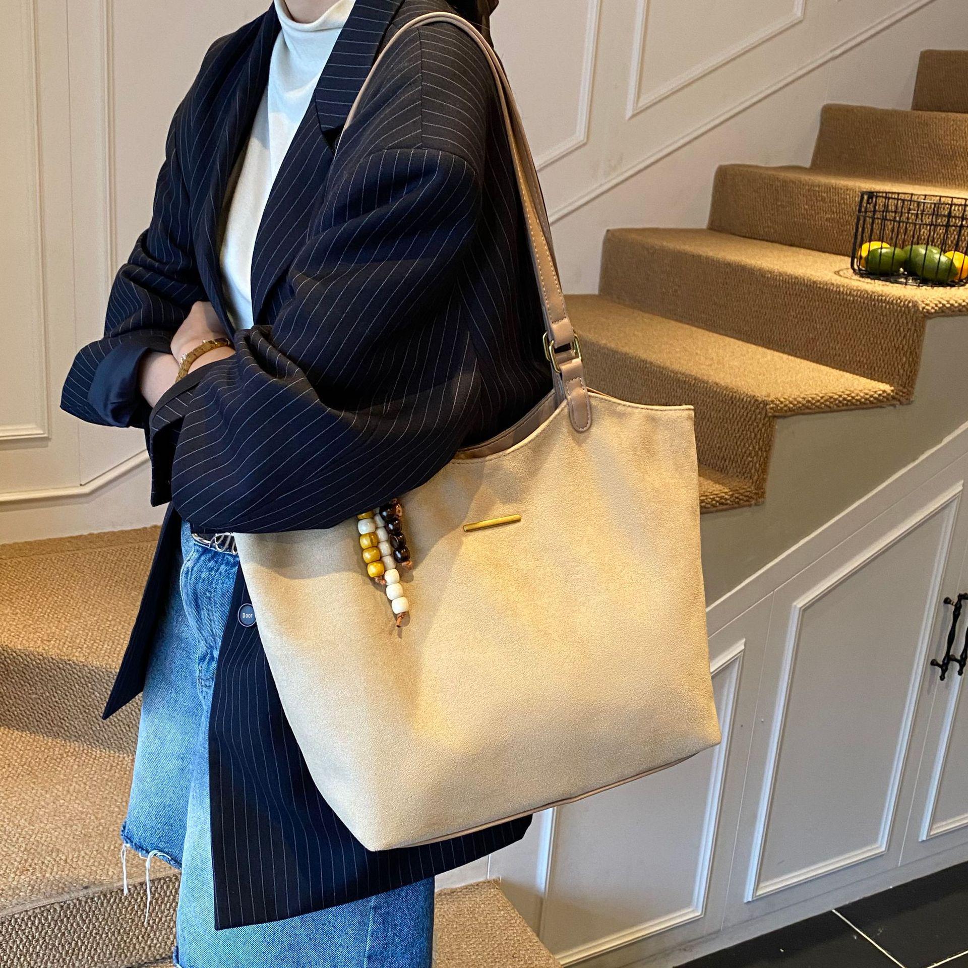 

2025 Женская большая ретро сумка-тоут из мягкой кожи - Высококлассная сумка через плечо для поездок на работу с текстурированным дизайном хаки