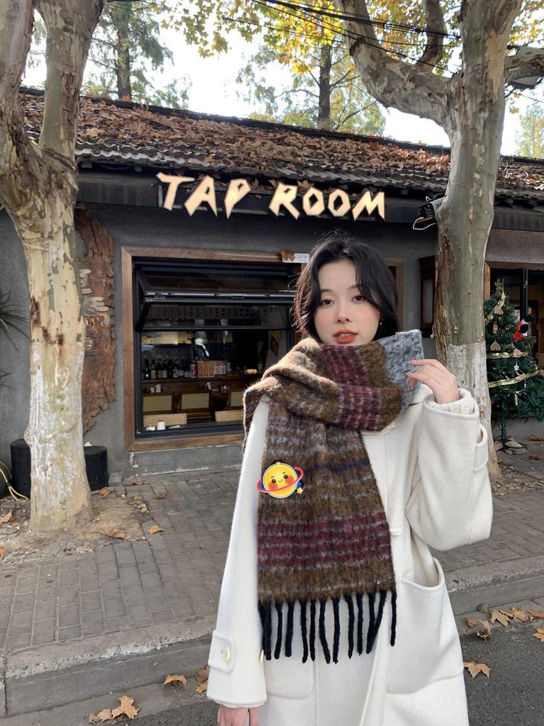 2024 TAIHOU Saturn Wool Scarf: Vivian Stripe Embroidery - Christmas & New Year Limited Edition