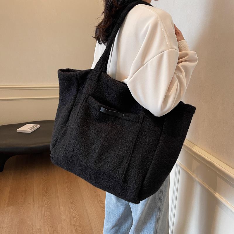 Casual simple large-capacity bag women's popular autumn and winter new shoulder bag fashionable foreign commuter messenger tote bag