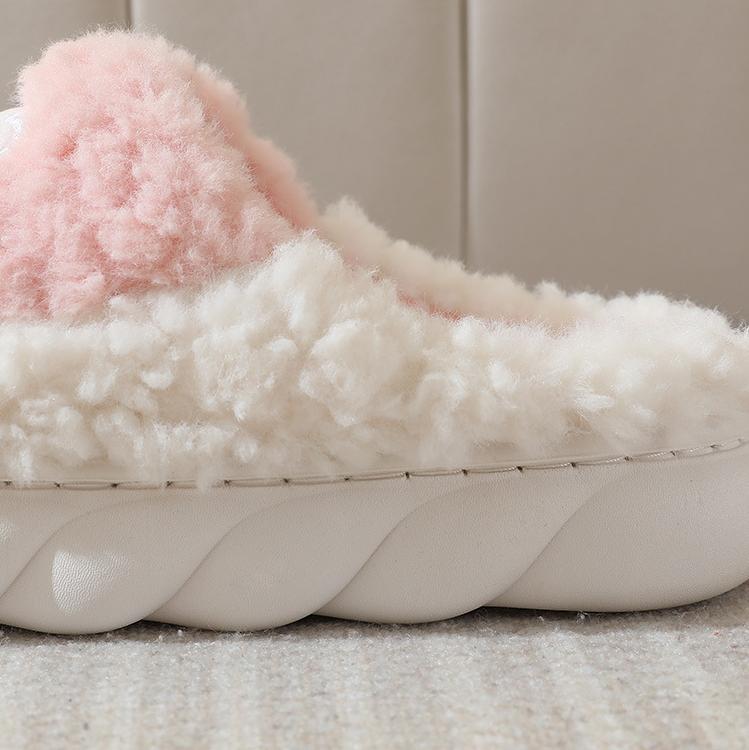 Lengvos moteriškos namų šlepetės minkštu dugnu, patvariu mielu triušio raštu, pūkuotos namų šlepetės