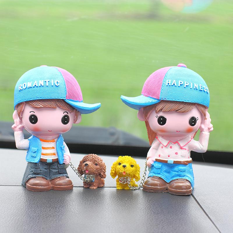 Creative Resin Cartoon Couple with Dog Figurines - Desktop & Car Ornaments