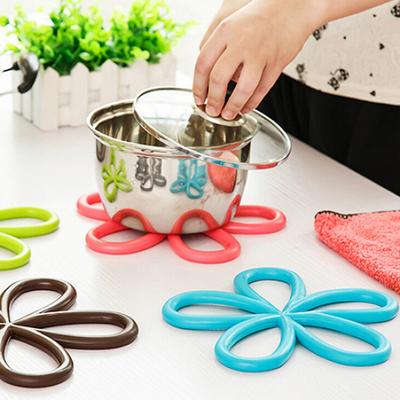 MIT Neue Blumenform PVC Anti-Rutsch Tischisoliermatte Hitzebeständige Unterlage Küchen-Platzsets