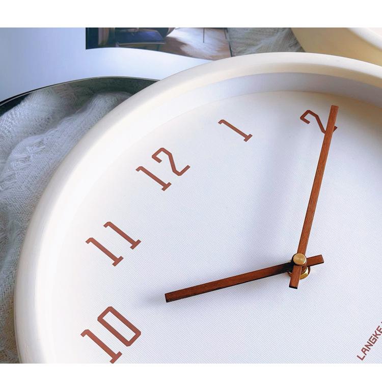 Cream-style Wall Clock, Solid Wood, Silent, Round, Fashionable Clock, Simple Decoration for Living Room and Bedroom