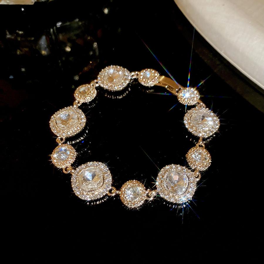 European and American diamond-encrusted flower hollow bracelet light luxury bracelet exquisite jewelry