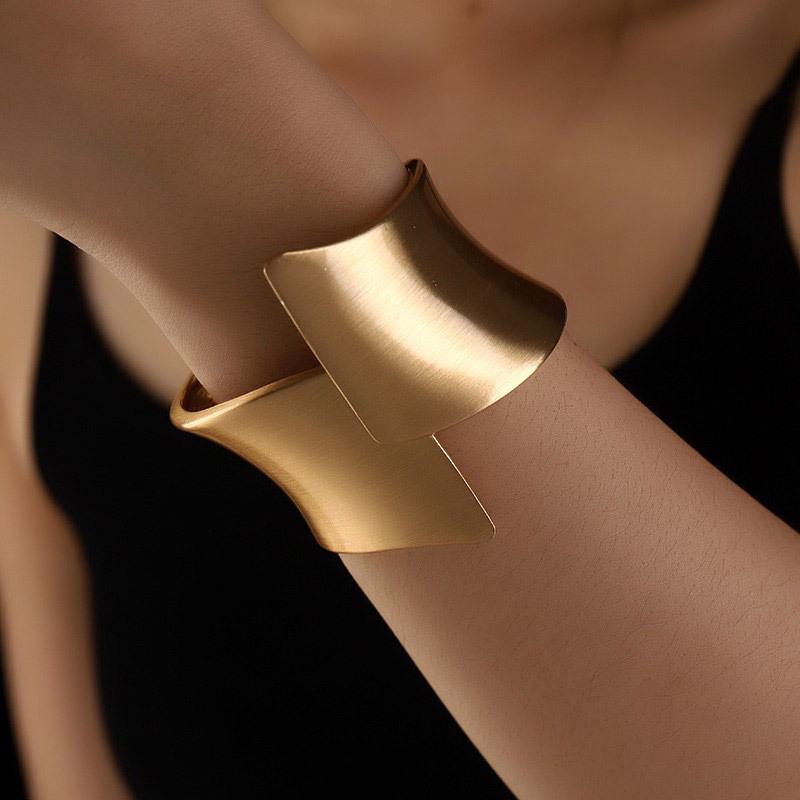 Elegant Ladies' Bracelet: Stylish, Simple, and Chic