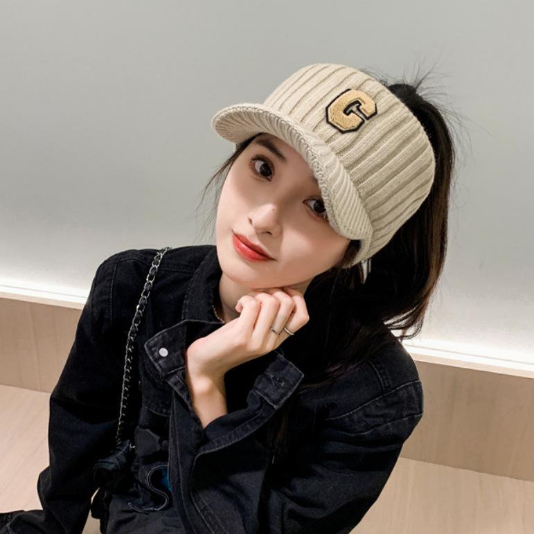Fashion C letter knitted cap, women's autumn and winter, warm and cold-proof sports and leisure, thin face wool hat
