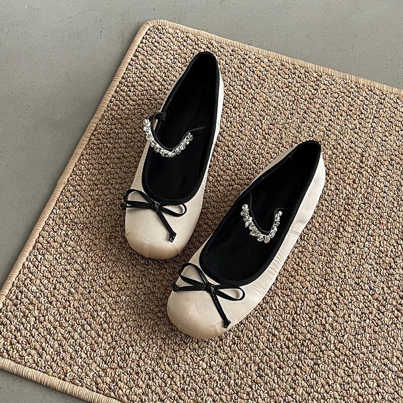 Spring and summer pearl one-word strap single shoes 2026 new French retro temperament bow Mary Jane shoes women