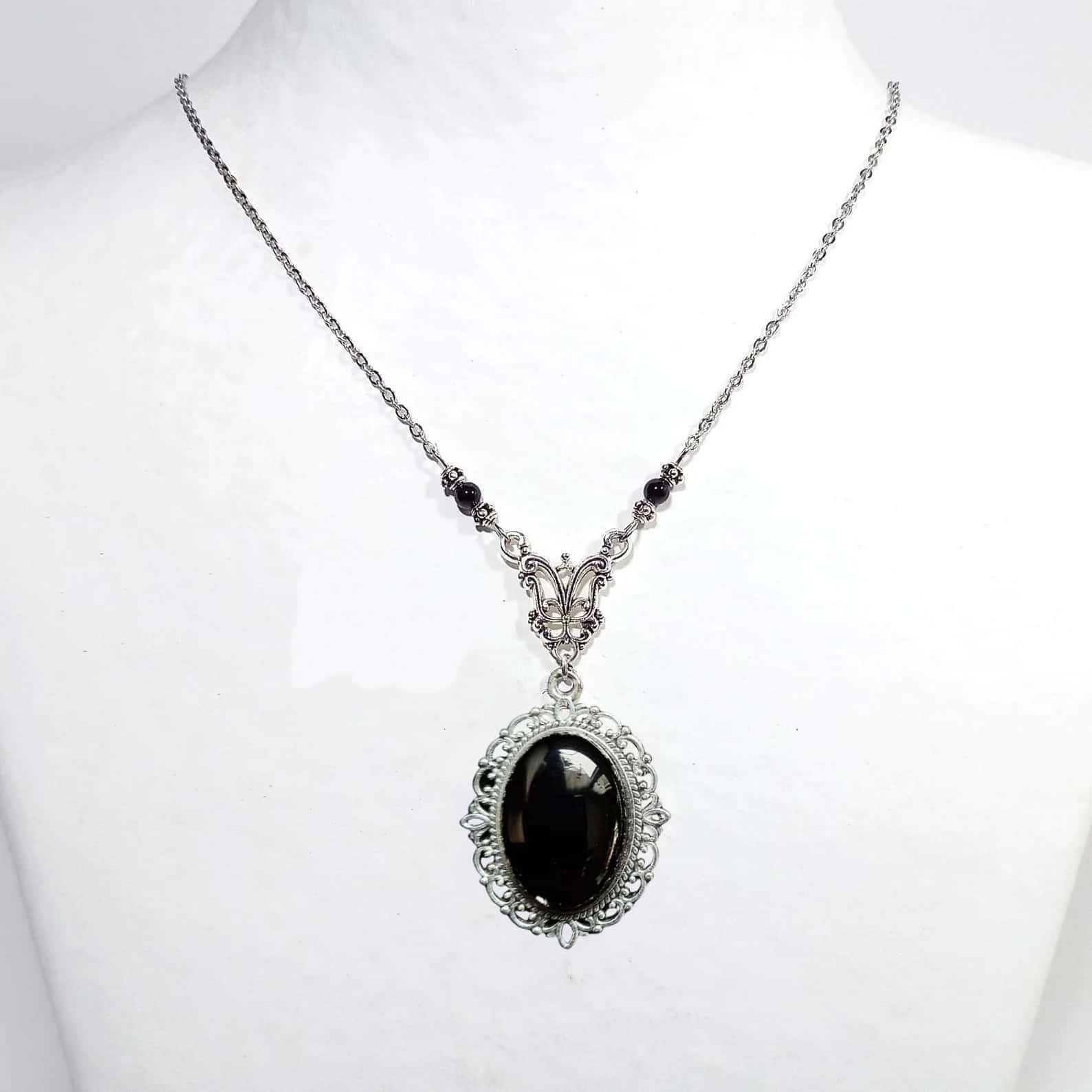 

Victorian Gothic Silver Color Lacework Oval Natural Black Agate Pendant Necklace for Men Women Halloween Romantic Witch Jewelry