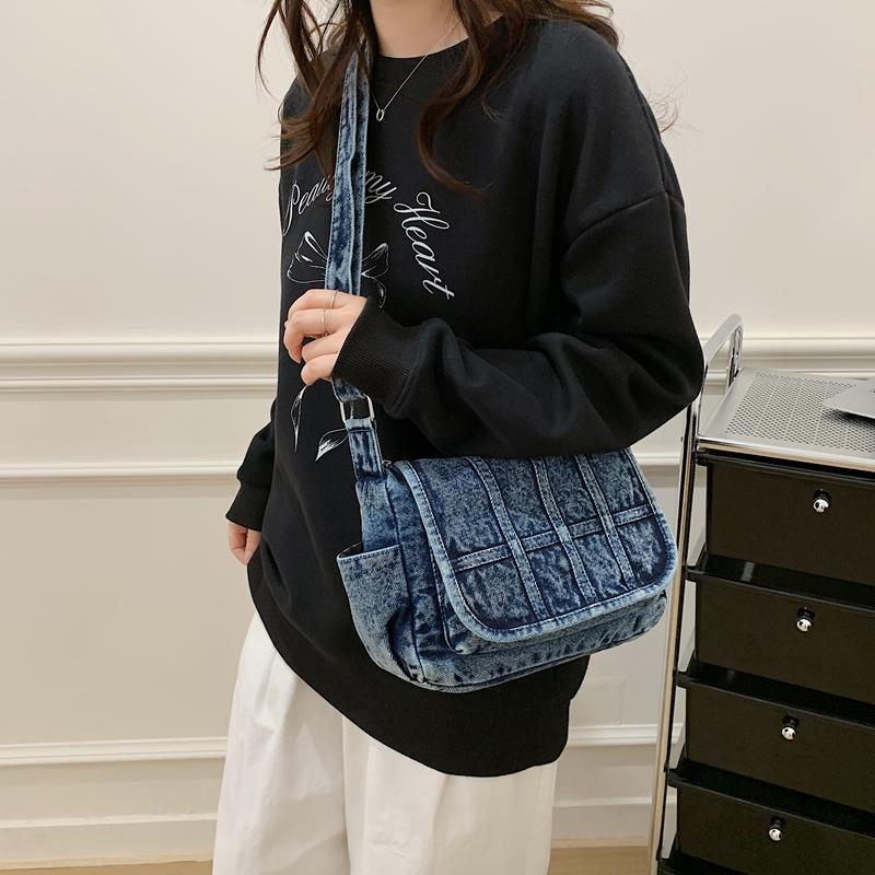 Denim Crossbody Bag for Women – Minimalist Shoulder Bag with Adjustable Strap – Perfect for Casual & Streetwear Styles