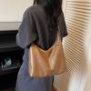 High-End Retro Crossbody Tote: Versatile, Trendy, Large Capacity for Women - Perfect for Class and Commute