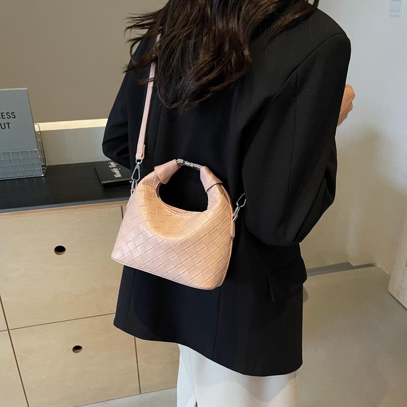 Hand carrying bucket bag women 2025 new Korean version ins trendy fashion shoulder bag simple niche messenger bag