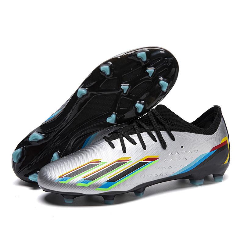 Seamless football shoes men's shoes flying knitting outdoor sports artificial grass training football shoes new futsal