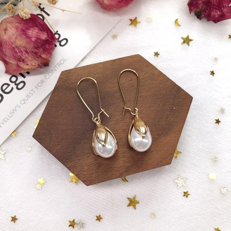 

Красивые серьги-пусеты в виде цветков с бриллиантами по мотивам сказки «Алиса в Стране чудес», женские простые и универсальные милые серьги с темпераментом