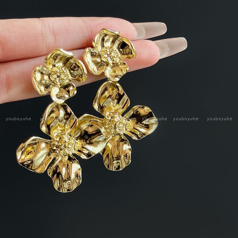 

Accessible Luxury Golden Women s Elegant Stylish Face-Showing Little Flower Treasure flower earrings-Silver Needle