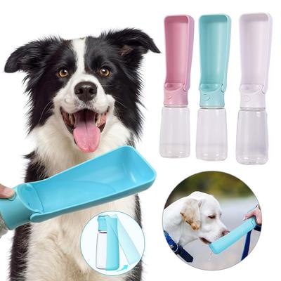 Botella de Agua para Mascotas de 550ML a Prueba de Fugas Plegable Apertura con un Botón con Cuerda para Colgar Botella de Agua Portátil para Perros