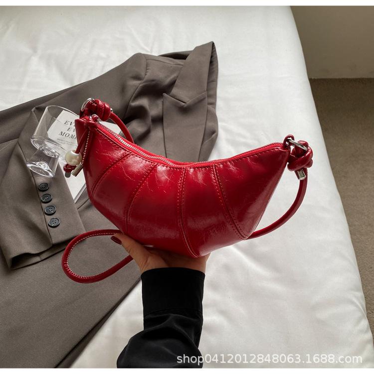 

Niche design croissant bag Internet celebrity explosion messenger bag 2025 new fashion women shoulder bag popular commuter bag бордовый