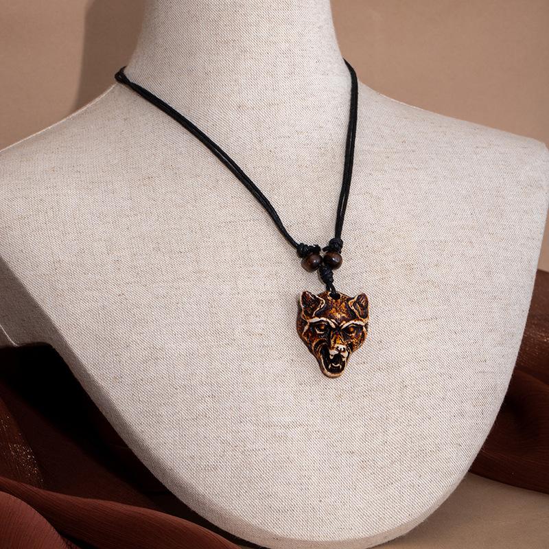 Retro Ethnic Style Niche Men'S And Women'S Collarbone Chain, Pendant Necklace, Shark Tooth Sweater Chain, Imitation Ivory Adjustable Necklace.