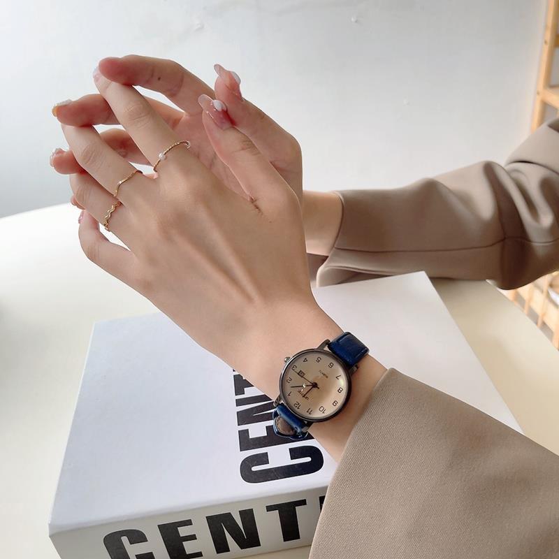 New Fashion Women Watches Casual Leather Belt Watches Simple Ladies Round Digital Quartz Wristwatches