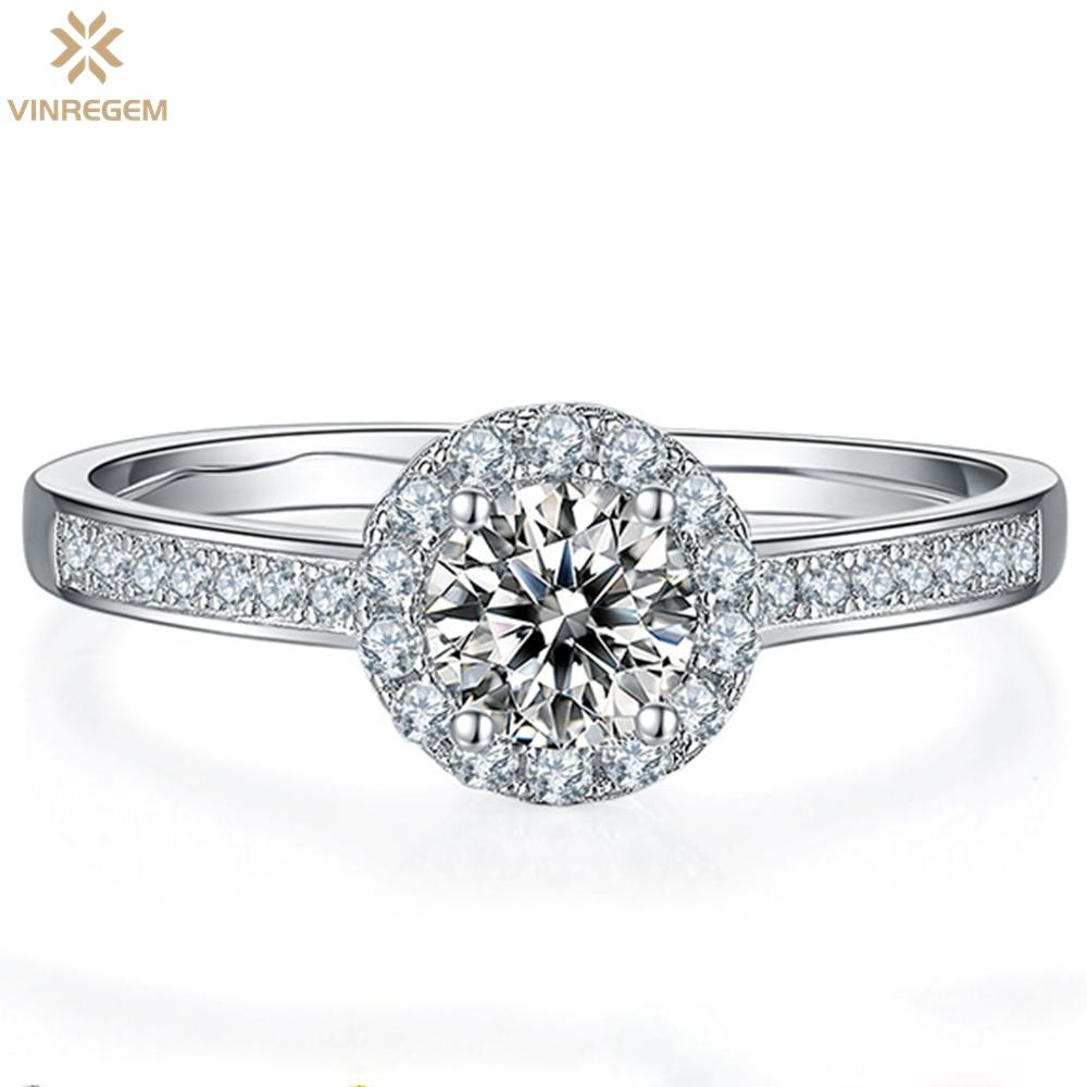 

Vinregem, 100% стерлинговое серебро 925 пробы, пройденный тест, бриллиант VVS1 0,5 CT, настоящий муассанит, цвет D, кольцо с драгоценным камнем, обручальное ювелирное изделие, подарки US 4.5-0.5 CT белый