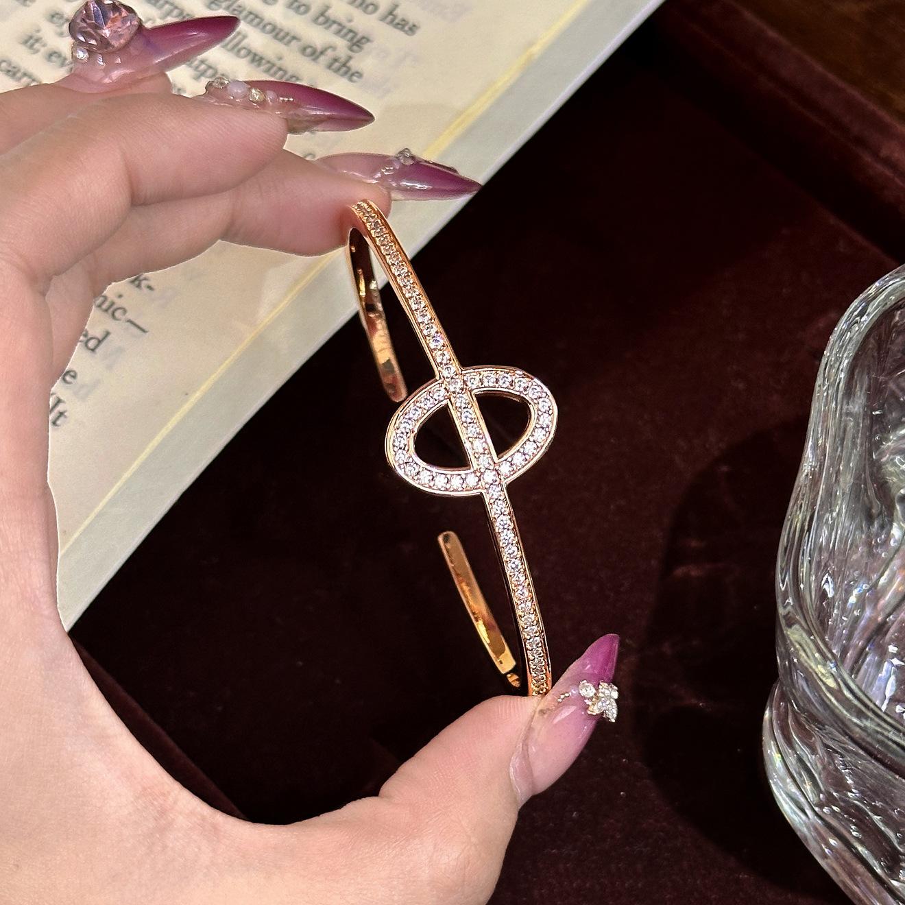 Hot-selling personalized hollow letter O bracelet versatile pig nose bracelet