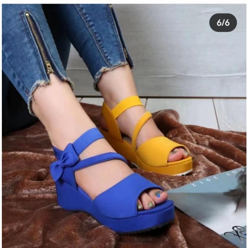New plus-size women's peep-toe sandals, wedge heels, European and American style, high-heeled sandals with back zipper.