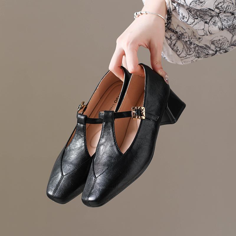 French retro Mary Jane shoes women's 2025 new autumn thick heel medium heel single shoes T-buckle with light mouth small leather shoes