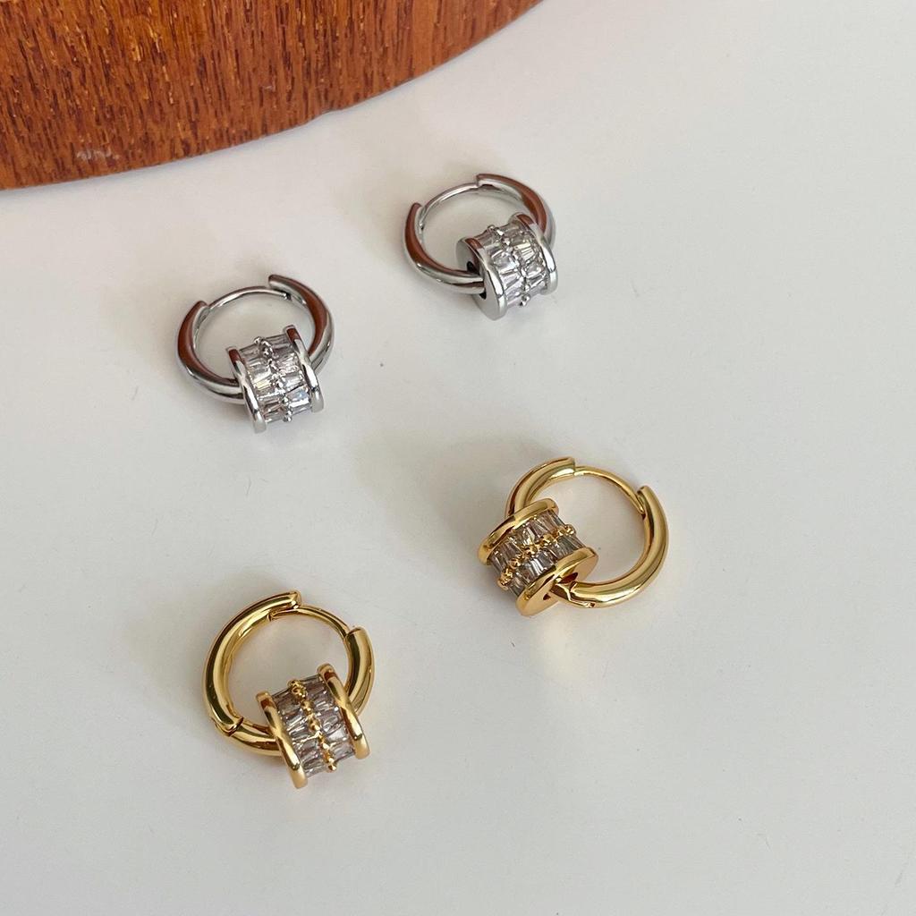 Elegant Zircon Ear Cuff Earrings - Rich Girl Style, High-End Design, Light Luxury with a Slim Waist for Fashionable Women