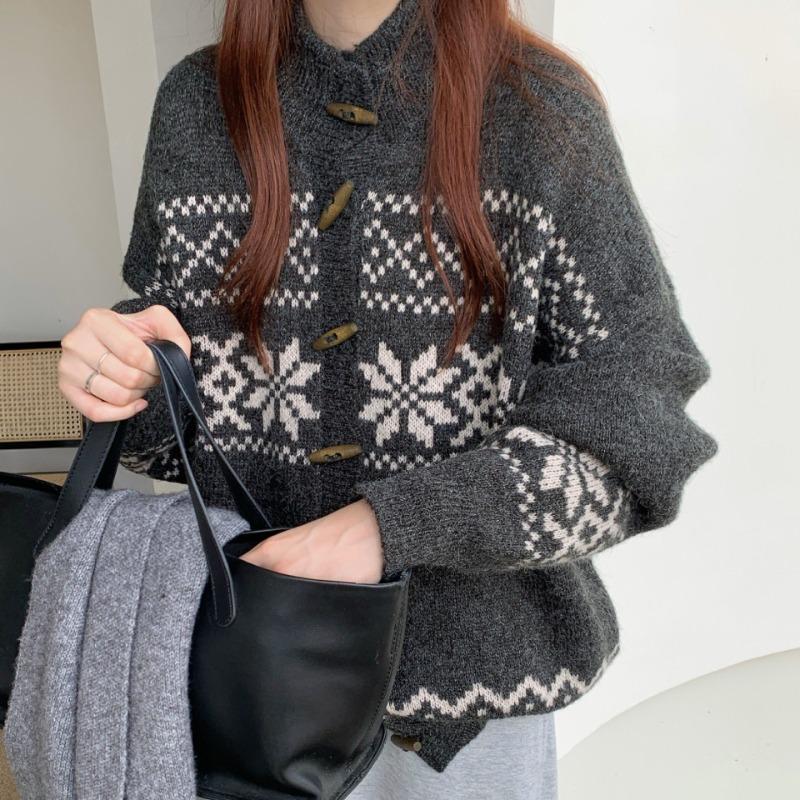 Vintage Fair Island loose and lazy knitted cardigan women's autumn and winter new semi-turtleneck horn button sweater jacket