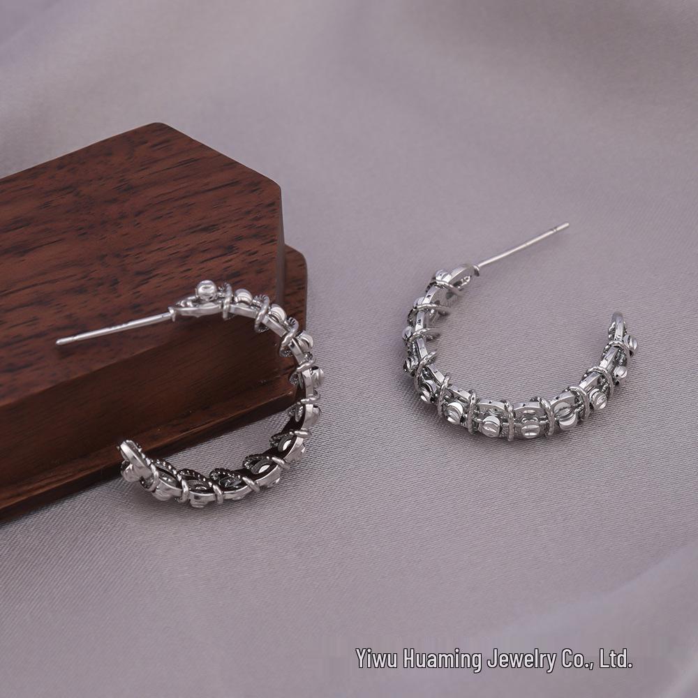 Silver Needle Circle Earrings, Fashionable High-End Copper Ear Hoops, Light Luxury, Versatile Jewelry Accessory.