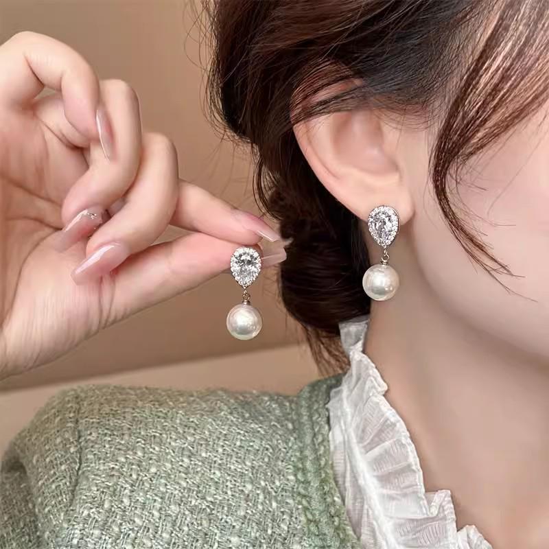 Earring Bestseller Collection 2025: High-End Studs with Elegant Design