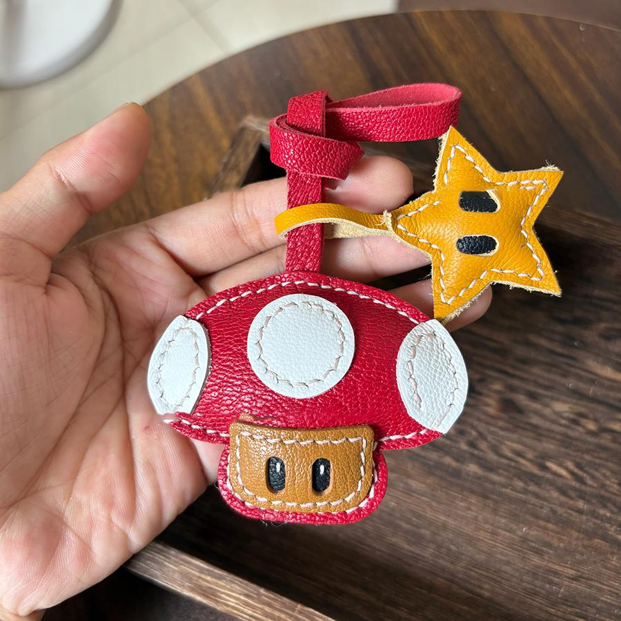 Neuer handgefertigter Leder-Pilz-Taschenanhänger Schlüsselanhänger Geschenk Niedliche Dekoration für Taschen Exquisiter Charm Taschenzubehör
