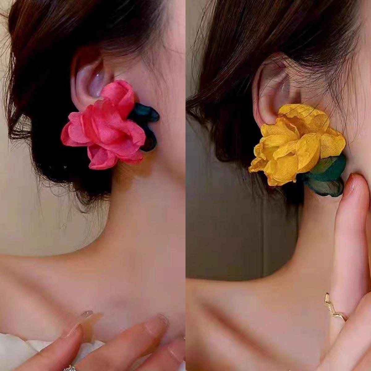 

Chiffon Floral Contrast Color Earrings: Korean Style, Vacation-Ready Elegance