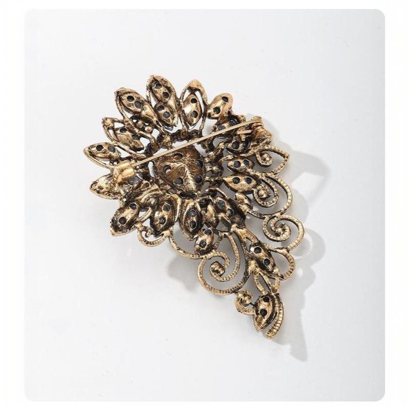Vintage Flower Brooches For Women Heart Crystal Royal Style Luxury Plants Party Office Brooch Pin Gifts