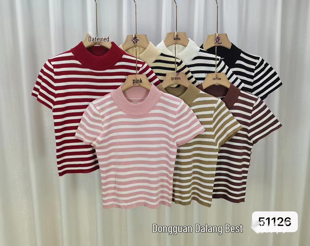 

Жіночий приталений смугастий в язаний светр з напіввисоким коміром та коротким рукавом, осінь 2023 One size (70-120 cm) білий