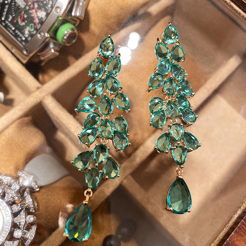 Exaggerated Green Diamond Leaf Tassel Long Earrings for Evening Dresses, Women's Accessories, 18k Gold-Plated.