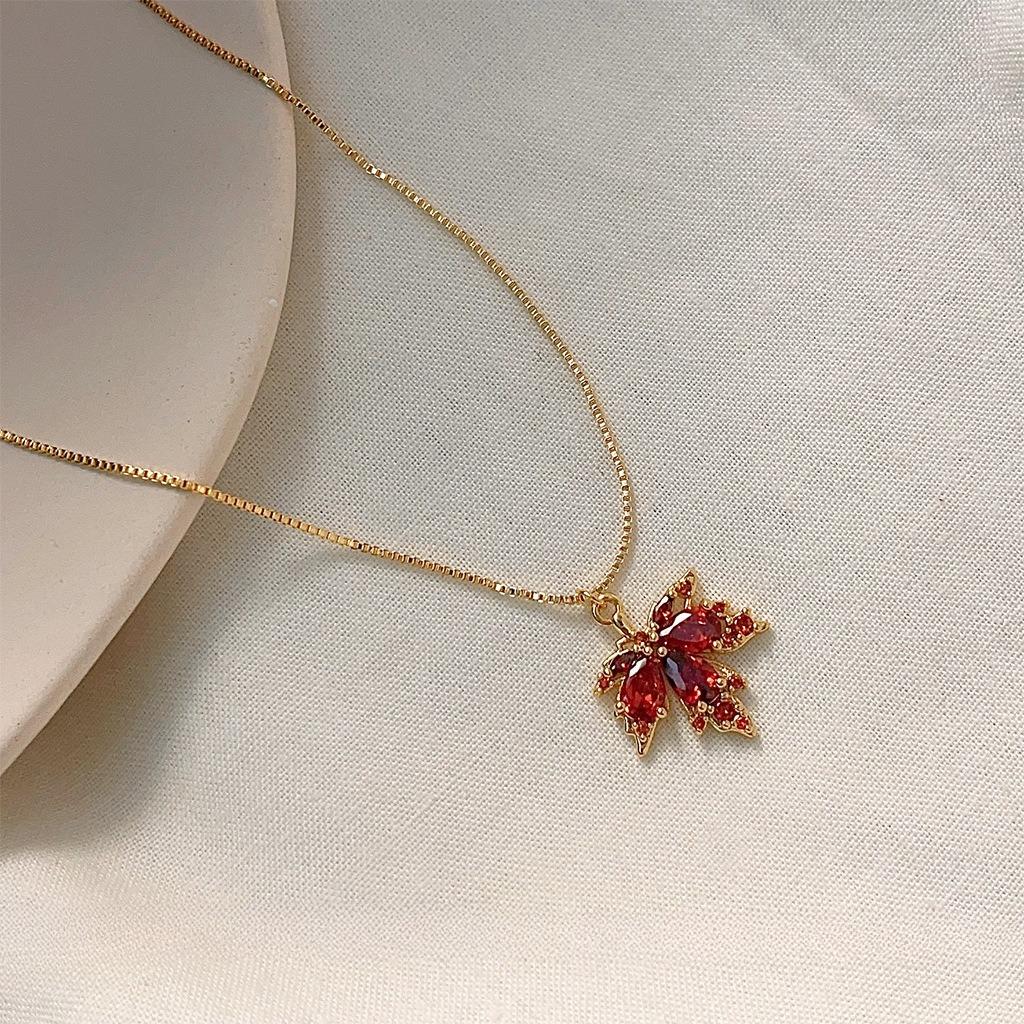 Vintage Maple Leaf Necklace, Unique and Stylish