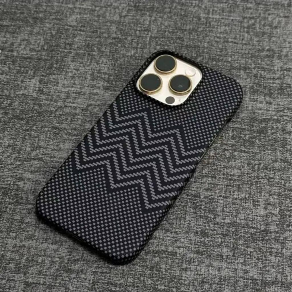 Applicable to iPhone17 carbon fiber Kevlar magnetic mobile phone case Apple 16 half pack light and thin PC anti-drop protective case