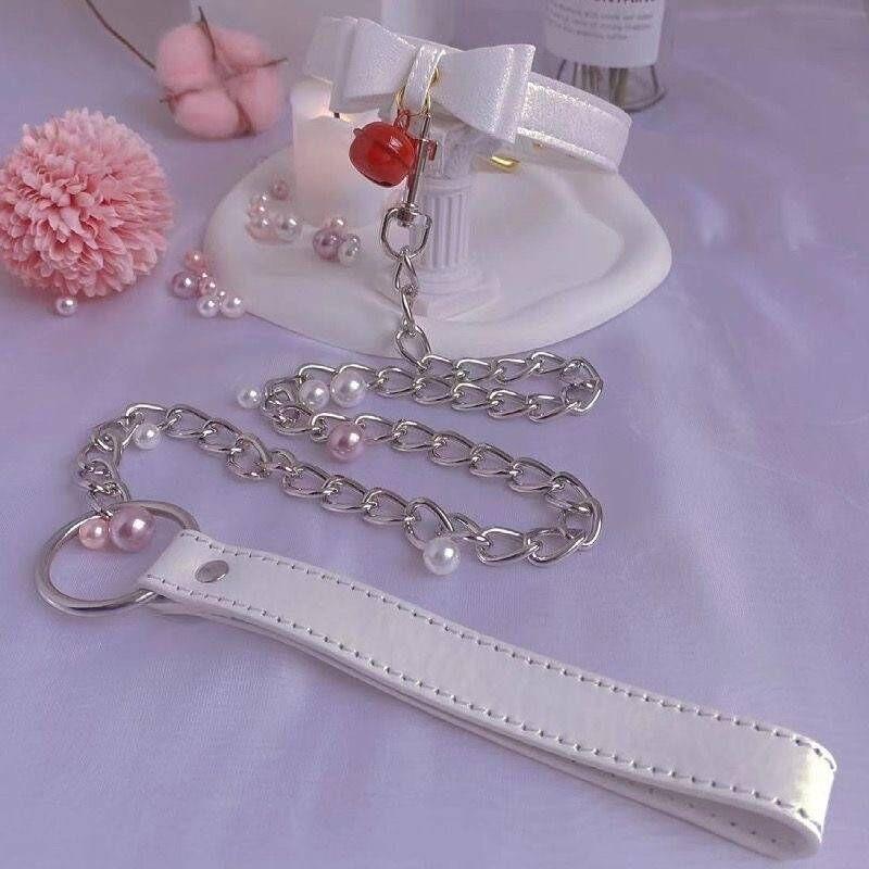 Female collar with a chain around the neck, choker, Niche design leather neck collar, high-end punk neck chain, sexy neck collar