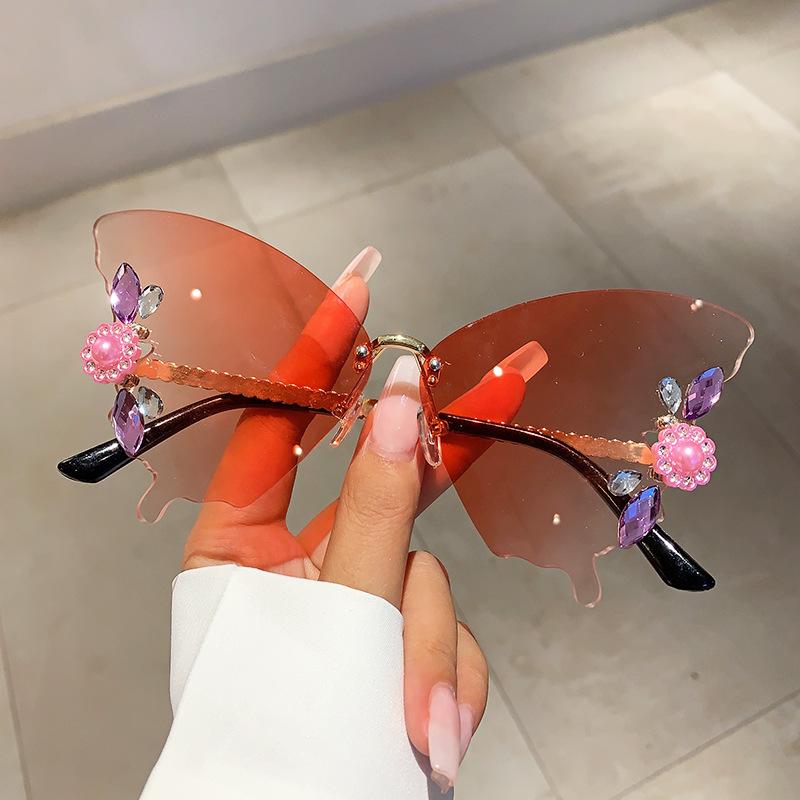 Luxury Designer Style Style Rimless Diamond Flower Butterfly Sun Glasses Glasses Ladies For Female Trendy Classic Party Travel Punk Sun Eyeglasses