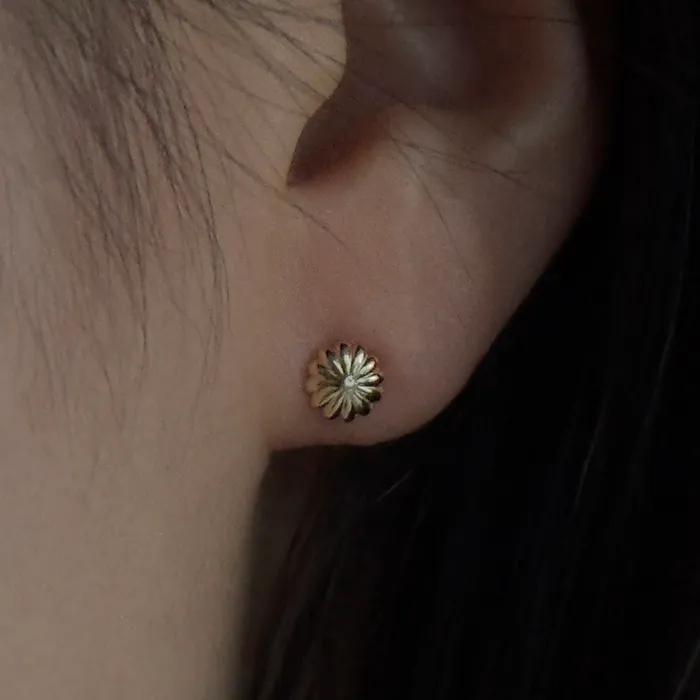 14k Daisy earrings