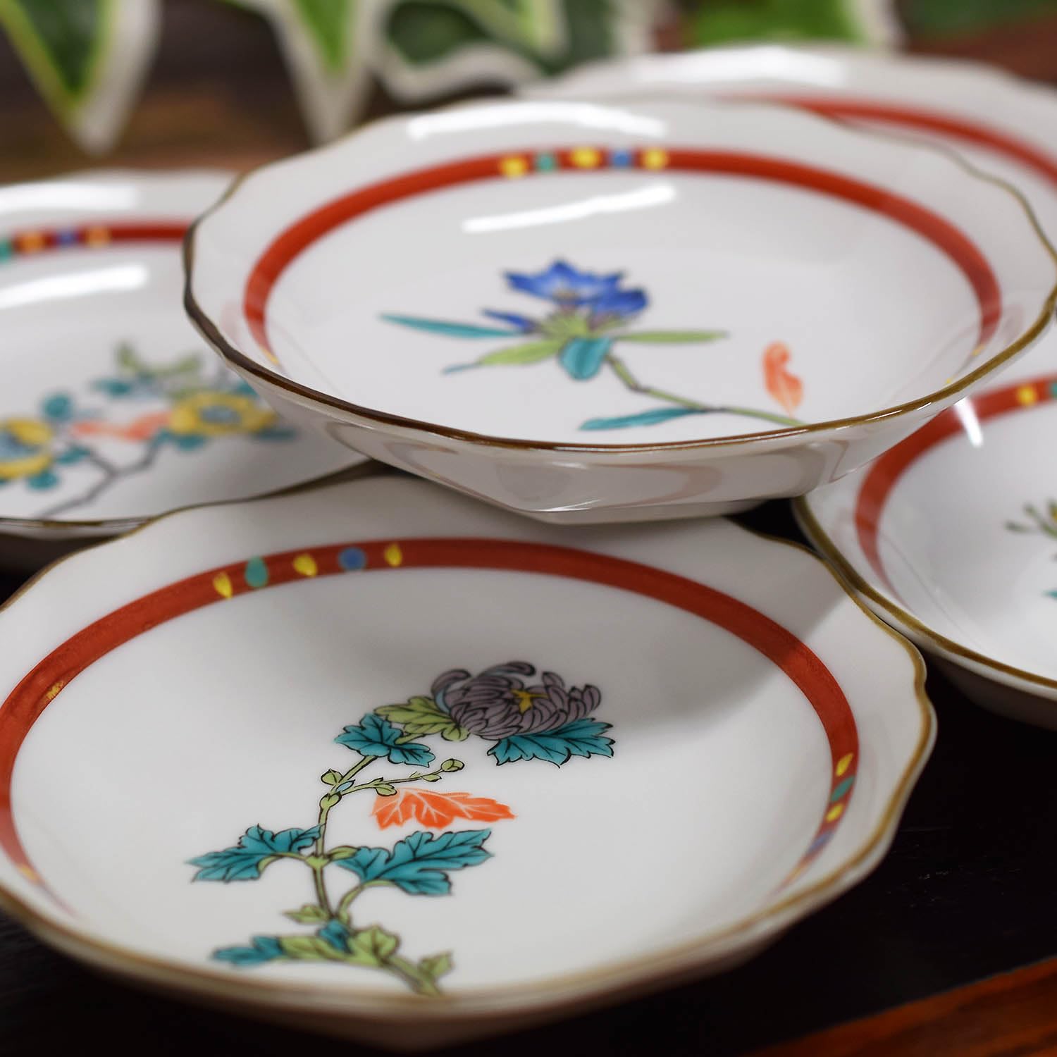 

Набор тарелок Waza no Kura, Стильные маленькие тарелки Кутани, Набор из 5 штук, Дизайн «Цветочный календарь», Керамика, Японская посуда, Десертные тарелки, Сделано в Японии