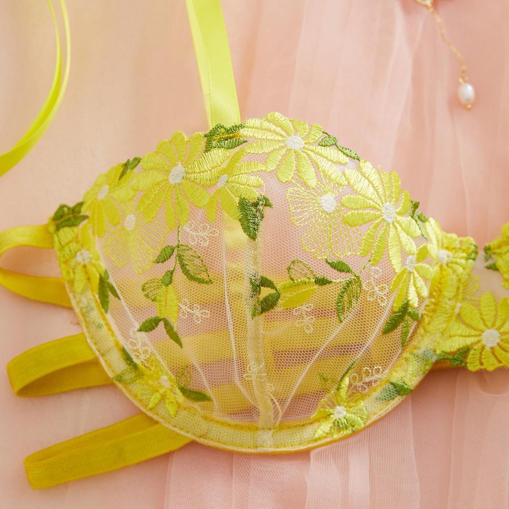 Exklusive Spitzen-Chrysanthemenstickerei-Dessous: Hollow Out BH & String Set