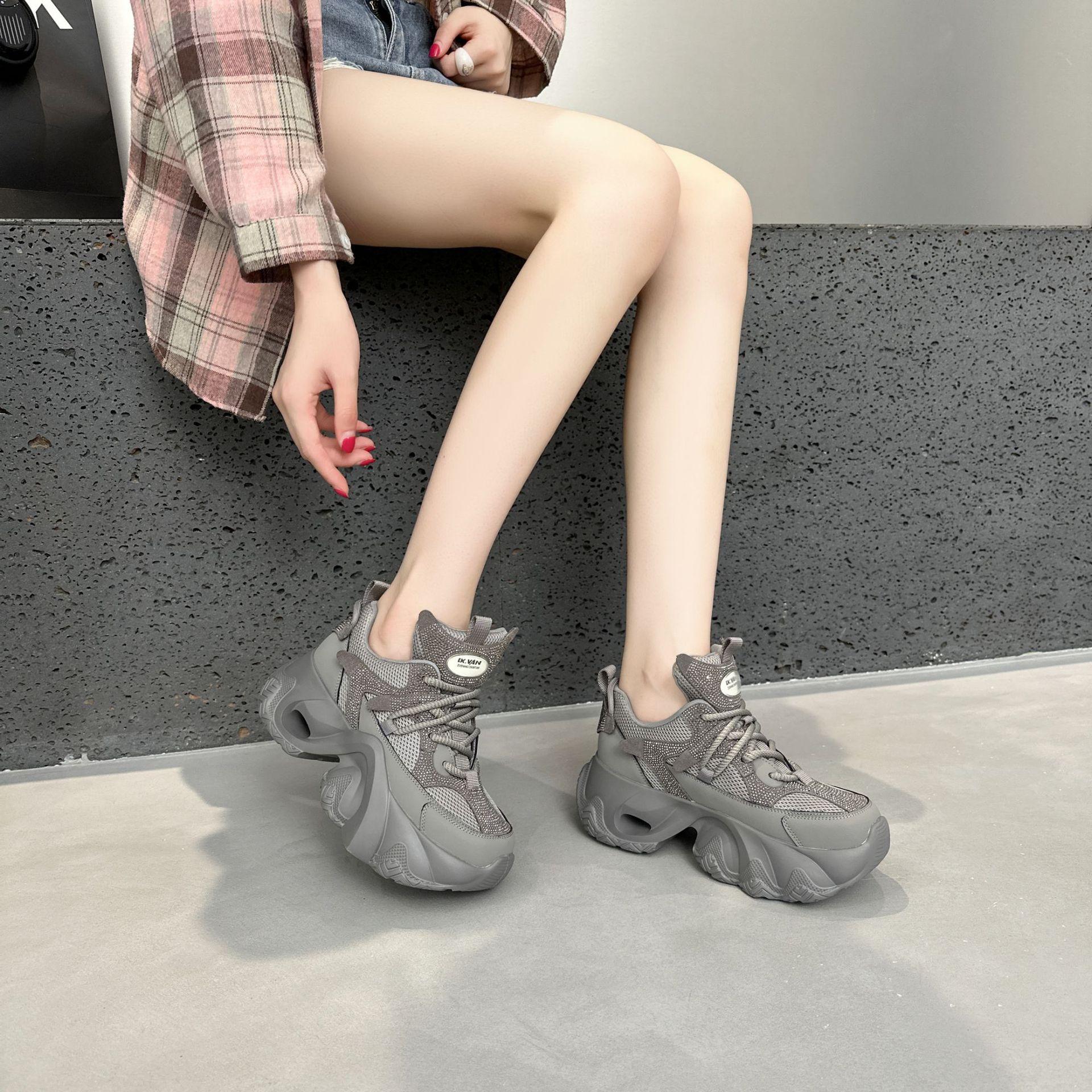 

Inner height increase dad sandals women s spring and summer new hollow mesh breathable sports small thick-soled women s shoes 35 серый